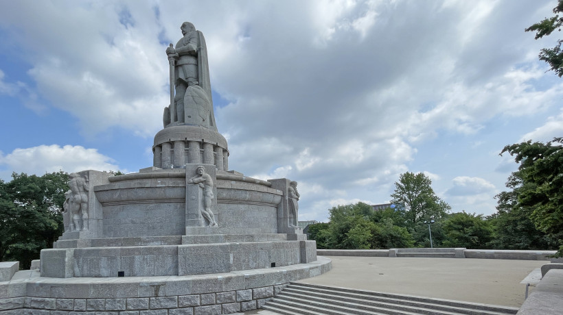 Bismarck Denkmal Hamburg Aussenansicht